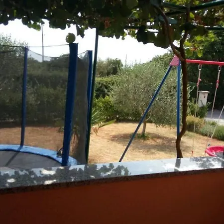 Lägenhet Comfortable Near Pula