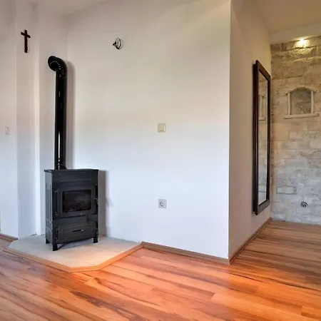 Comfortable Near Pula *