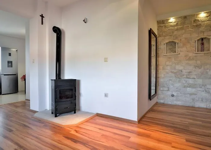 Comfortable Near Pula *