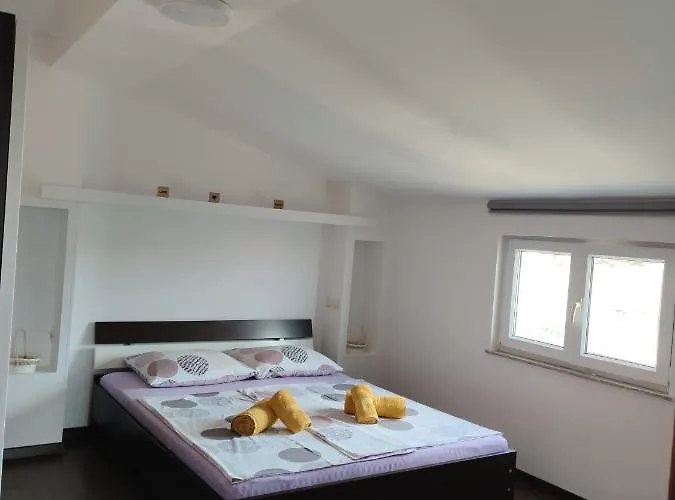 Comfortable Near Pula * Marcana