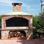 Comfortable Near Pula דירה Marčana