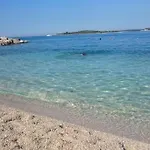 Comfortable Near Pula דירה Marčana