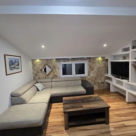 Comfortable Near Pula Apartman