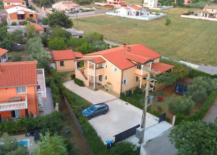 Apartment Comfortable Near Pula *